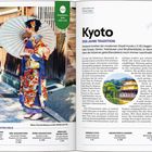 Kyoto. 1200 Jahre Tradition. Unterkünfte in Kyoto siehe S. 328. Frau im Kimono mit traditionellem Schirm in einer Straße.