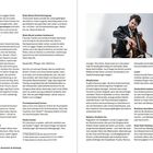 Texte auf zwei Seiten: Links über Brain-Boost-Maßnahmen wie Ernährung, Schlaf, Stress; rechts über Musik, Lesen, Spiele. Rechts oben Mann spielt Cello.