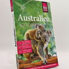 „Australien kompakt“. Zwei Koalas auf einem Baum. Infos zu Reise-Highlights, Nationalparks und Stadtrundgängen.