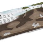 Links ein Text über Kaninchen und ihr soziales Verhalten. Rechts ein Erdreich mit Kaninchenbau und spielenden Kaninchen.