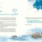 "Felsen klammern nicht" steht groß in geschwungener Schrift. Eine Illustration zeigt Papierboote auf Wasser neben Felsen.