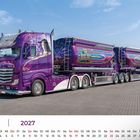 MAI | 2027. Ein lila LKW mit kunstvollen Malereien auf einem Parkplatz.