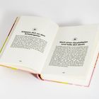 Links: "51 Entspann dich vor dem Schlafengehen". Rechts: "52 Mach einen Haushaltsplan (und halte dich daran)". Offenes Buch.