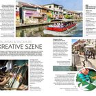 Top-Texte: "Urbane Straßenkunst", "MALAYSIAS & SINGAPURS KREATIVE SZENE", "Workshops und Kurse", "Handgemacht", "Singapurs Kunst".  
Es zeigt eine bunte Flussszene mit einem Boot, Straßenkunst an Wänden, Menschen bei einem Kunstworkshop und Batikgestaltung.