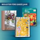 Drei Kalender für 2027 mit Blumenmotiven, darunter ein Strauß in einer Vase, eine Illustration mit blauen Schmetterlingen.