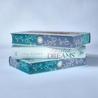 "Ana Huang, twisted DREAMS." Drei Bücher mit blauem floralen Muster auf dem Einband, gestapelt.