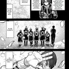 Text: Junge infiltriert Organisation; an der Akademie aufgenommen. Bild: Schwarz-weiß Manga, Figuren stehen vor Baum mit Blüten.