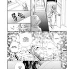 Eine Frau schaut erschrocken auf Schuhe, öffnet eine Tür, während jemand im Bett sagt: "Schatz, wach auf! Lass sie."