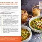 Gemüse-Mungbohnen-Dhal mit geröstetem Cashew-Crunch. Enthält Rezept, Zutaten und Zubereitungsschritte sowie Ernährungstipps. Schüsseln gefüllt mit Dhal und Cashews.