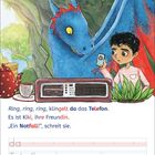 "Ring, ring, ring, klingelt da das Telefon. Es ist Kiki, ihre Freundin. 'Ein Notfall!', schreit sie." zeigt Drachen und Kind.