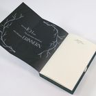 „Ich will ICH sein. Ich will wissen, was ich tue. Ich will mich ERINNERN.“ Ziert schwarze Innenseite mit Astro-Zweigen.