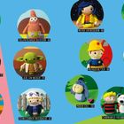 SCHRECKLICHER OGER -62, TOLLPATSCHIGER SEESTERN -66, MUTIGE ENTDECKERIN -86. Gehäkelte Figuren auf buntem Hintergrund.