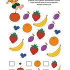 Pumuckl will Obst; Text fordert, Früchte zu zählen. Illustration mit verschiedenen Früchten: Apfel, Pflaumen, Erdbeeren, Bananen.