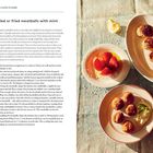 "Grilled or fried meatballs with mint" und Rezeptbeschreibung links. Rechts Teller mit Fleischbällchen und Zitrone.