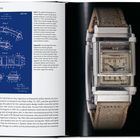 Links: Konstruktionszeichnung einer wasserdichten Uhr. Rechts: Foto einer Vintage-Uhr mit rechteckigem Zifferblatt.