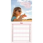 Zitat: "Viel Zeit brauchen wir nicht..." Kalenderblatt für Mai. Mädchen mit Sonnenbrille und Schmetterling auf der Hand im Freien.