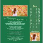 Kalender für Juni 2027: Ein Gedicht von Elli Michler wünscht dir, dein Leben zu leben. Ein Mädchen steht in einem Mohnblumenfeld.
