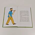 Text rechts: Über den Großraumbüroalltag. Links Illustration: Mann mit Bart, blauem Hemd, beige Hose, telefoniert gehend.