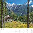 Kalenderseite Mai, zeigt Daten und Feiertage. Hüte in grüner Berglandschaft mit imposanten Felsen im Hintergrund.
