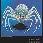 „Die drei ??? und die silberne Spinne, 1981“. Eine Illustration einer Spinne auf blauem Hintergrund. Mai-Kalenderblatt.
