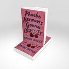 „Phoebe Berman’s Gonna Lose It“, Roman von Brooke Averick. Der Einband ist rosa mit zwei Kirschen darauf.