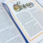 Text oben: "Peter kämpft mit seinem"; daneben eine bunte Illustration mit Kindern, Pferd und Baum. Ein blaues Leseband liegt dazwischen.
