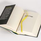 "Der Kreislauf des Lebens" auf schwarzem Umschlag, gelbes Lesezeichen im Buch, offene Seite "Noch 71 Tage".