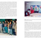 Texte über Realismus in der Kunst, Erwähnung von Künstlern und deren Werke. Fotos von Menschen und einem gemalten Raum.