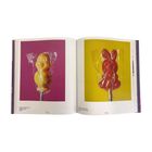 Links: "Roberto Bernardi, Super Duck, 2021." Rechts: "Roberto Bernardi, Caramella nascosta, 2022." Zwei bunte Lutscher in Folie, jeweils auf farbigem Hintergrund.