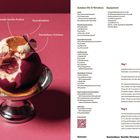 Zutaten für 8 Törtchen, Equipment, Tag 1. Links etwas rundes Süßes: Schokoladenglasur, Vanillemousse, Stachelbeerkompott.