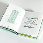 Text: "Es gibt Menschen, die von einem riesigen Pool träumen. Ich träume von einem Kleiderschrank." Links Illustration: Schrank.