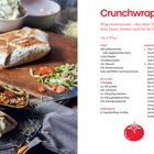 "Crunchwrap Supreme. Wraps kennt ja jeder – aber diese Variante macht nicht nur Spaß beim Essen, sondern auch bei der Zubereitung." 

Links sind Zutaten zu sehen: Tomaten, Salat und Schmand.