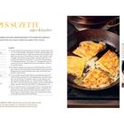 CRÊPES SUZETTE süßer Klassiker. Rezept mit Zutaten und Anleitung. Foto: Crêpes in einer Pfanne mit goldbrauner Färbung.