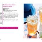 **Thailändischer Eistee mit Kokosmilch**  
Zubereitung: 20 min  
Ziehzeit: 10 min  
  
Ein Glas mit orangefarbenem Eistee und Crushed Ice.