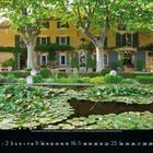 Mai 2023, Kalender mit Seerosen-Teich, großen Bäumen und gelbem Haus im Hintergrund.