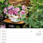 Text: „Es ist besser, zu genießen und zu bereuen, als zu bereuen, dass man nicht genossen hat.“ Giovanni Boccaccio. Blumengedeck.