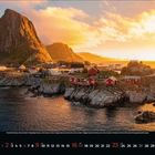 5/2023, Kalender. Küstenlandschaft bei Sonnenuntergang, rote und weiße Holzhäuser auf Felsen, große Berge im Hintergrund.