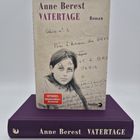 Text: "Anne Berest VATERTAGE Roman", "SPiEGEL Bestseller-Autorin". Cover zeigt Schrift und Gesichtsfoto einer Frau.