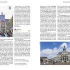 Seiten 18 und 19, Rund um den Markt. 

Markt mit Rathaus. Das Dinghuis, Folterkammer, heute Museum. 

Links: Gebäude, Menschen. Rechts: Rathaus, Taube.