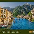 Auf grünem Hintergrund stehen die Zahlen 01 bis 31. Darunter eine malerische italienische und österreichische Stadt mit Wasserweg.