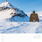 Skulptur des Bárður Snæfellsás in Arnarstapi. Schnee, Berg, blauer Himmel und Steinskulptur, Kalender mit Januar-Wochen.