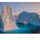 "05", "Eisberg in der Diskobucht", "Grönland", "Foto: Sven Wiertz". Zwei große Eisberge im Wasser bei Sonnenuntergang.