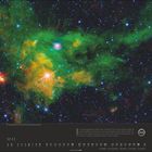 "Mai", Zitat beschreibt die Entwicklung des Universums. Kalender mit einem leuchtenden Nebel in grünen und gelben Tönen.