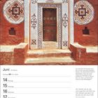 Juni, 24. Woche, Zwillinge 21.5.–20.6. Kalendertage 14-20. Symmetrische Ornamente an einem Gebäude in Mauretanien.