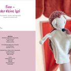 "Finn – der kleine Igel. Finn macht Mut, obwohl er selbst Angst kennt, und genau das macht ihn stark." Links steht Materialinfo. Rechts hält jemand einen gehäkelten Igel.