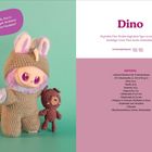 **Links:** Sprechblase: "Wusstest du, dass es Dinosaurier gab, die kleiner waren als eine Hauskatze?"  
**Rechts:** Titel: "Dino". Beschreibung des Häkelmaterials.  
Beide Seiten haben einen pastellfarbenen Hintergrund.  