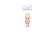 "Lola ist wütend" steht in einer Wolke. Illustration eines Mädchens mit blonden Haaren, rosafarbener Jacke und blauen Hosen.