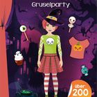 "Sticker-Anziehpuppen Gruselparty", Illustration eines Mädchens in Halloween-Kleidung, Umgebung mit Spukdetails.