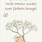 „Danke, dass du mich immer wieder zum Lächeln bringst.“ Illustration mit Hase unter Baum und Vogel. Hintergrund floral.