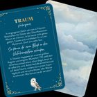 Links blaue Karte mit Text über Träume, Eulenillustration. Rechts hellblaue Karte mit Wolkenmuster.